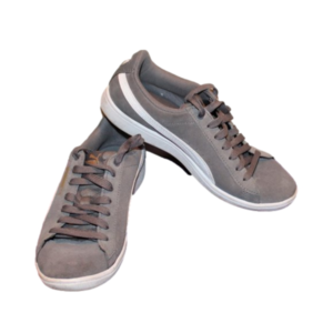 4b   EC LEATHER PUMA SNEAKERS - SIZE 6 YOUTH - GREY & WHITE